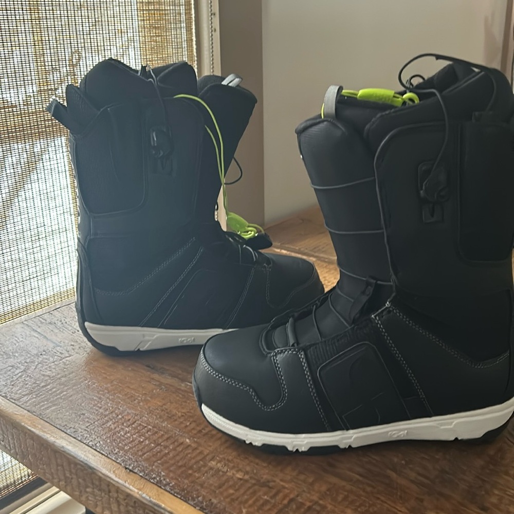 Forum The Kicker Men’s Sombre Snowboard Boots, 2012, size 10, black